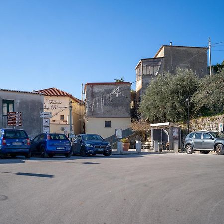Minuta Skyline Daire Pontone Dış mekan fotoğraf